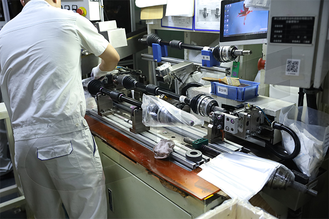 drive-shaft-noise-symptoms.jpg Diagnosticar el ruido del eje de transmisión durante las curvas